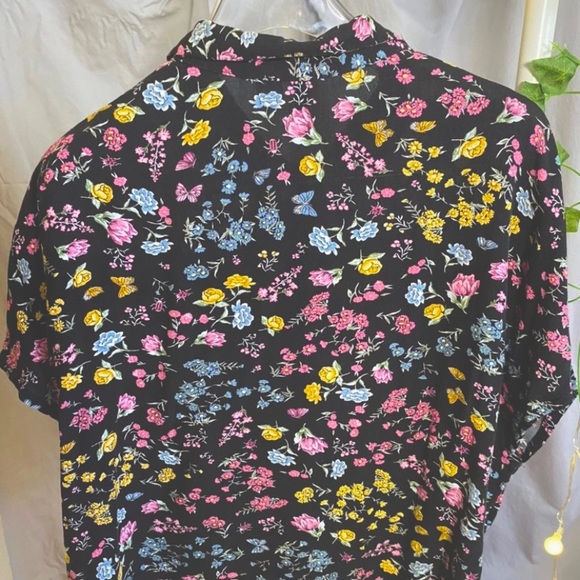 💐Floral🖤Top💐 - Picture 2 of 4